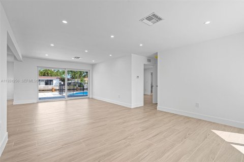 Casa en venta en Pompano Beach, Florida, 3 dormitorios, 158.21 m2 № 1983060 - foto 7