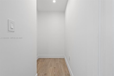 Casa en venta en Pompano Beach, Florida, 3 dormitorios, 158.21 m2 № 1983060 - foto 25