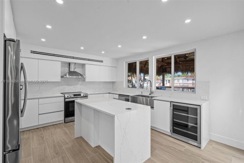 Casa en venta en Pompano Beach, Florida, 3 dormitorios, 158.21 m2 № 1983060 - foto 14