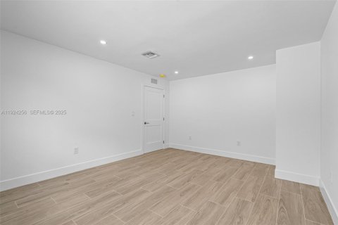 Casa en venta en Pompano Beach, Florida, 3 dormitorios, 158.21 m2 № 1983060 - foto 18