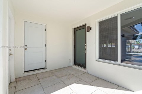 Casa en venta en Pompano Beach, Florida, 3 dormitorios, 158.21 m2 № 1983060 - foto 6