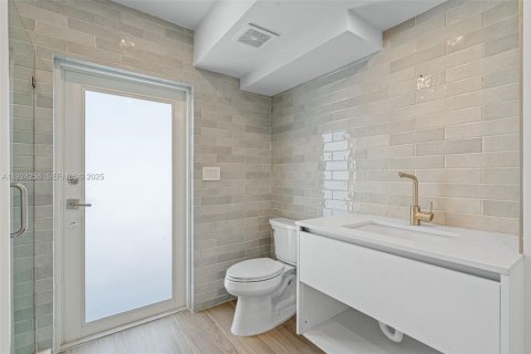 Casa en venta en Pompano Beach, Florida, 3 dormitorios, 158.21 m2 № 1983060 - foto 21