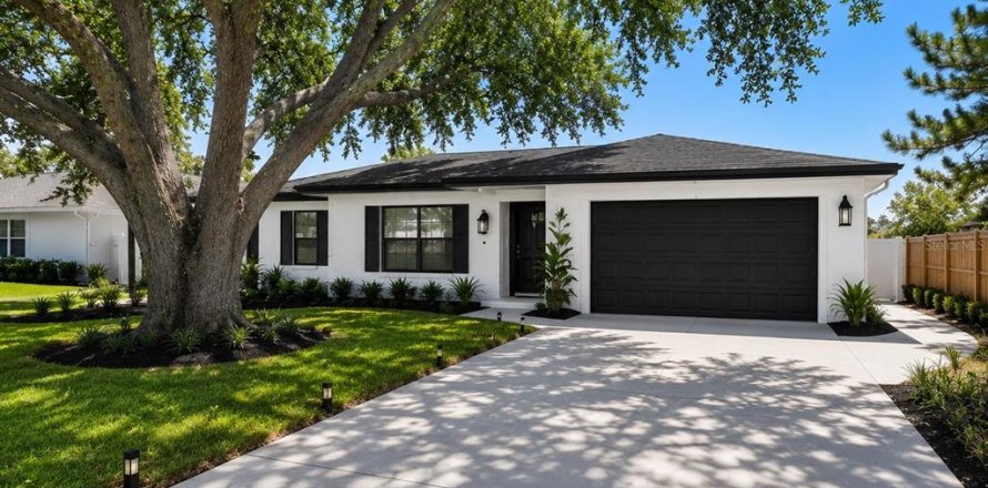 House in Bradenton, Florida 3 bedrooms, 124.49 sq.m. № 2109614