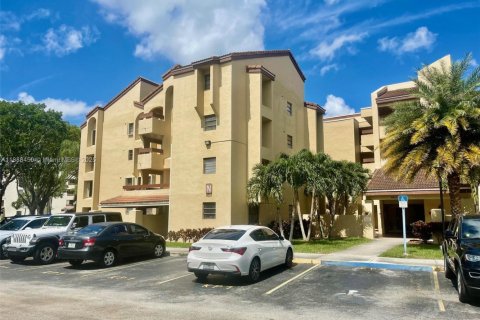 Condo in Miami, Florida, 3 bedrooms  № 1942313 - photo 1