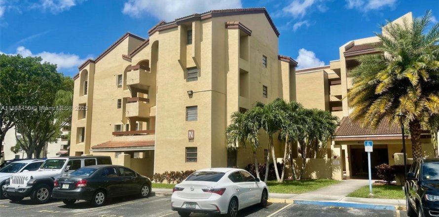 Condo in Miami, Florida, 3 bedrooms  № 1942313