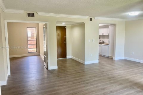 Condo in Miami, Florida, 3 bedrooms  № 1942313 - photo 6