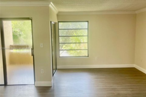 Copropriété à louer à Miami, Floride: 3 chambres, 106.84 m2 № 1942313 - photo 4