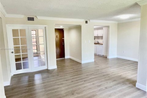 Condo in Miami, Florida, 3 bedrooms  № 1942313 - photo 7