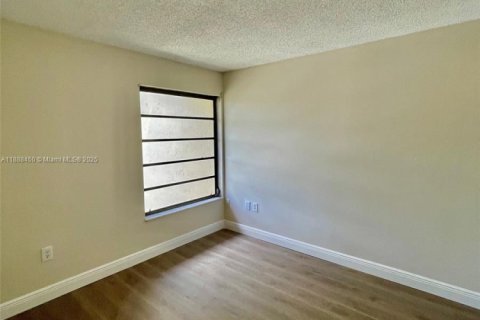 Copropriété à louer à Miami, Floride: 3 chambres, 106.84 m2 № 1942313 - photo 16