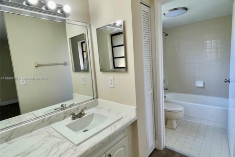 Condo in Miami, Florida, 3 bedrooms  № 1942313 - photo 21
