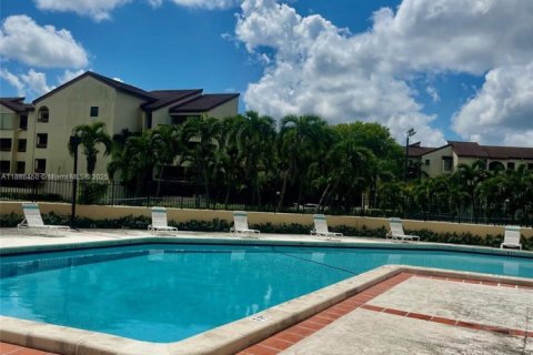 Condo in Miami, Florida, 3 bedrooms  № 1942313 - photo 26