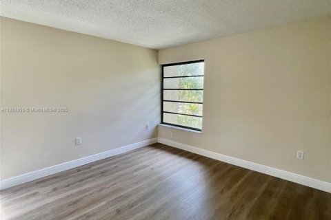 Copropriété à louer à Miami, Floride: 3 chambres, 106.84 m2 № 1942313 - photo 19