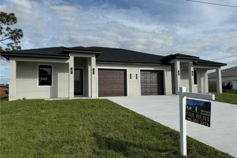 House in Lehigh Acres, Florida 3 bedrooms № 2016360