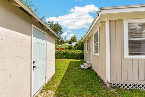 House in Tampa, Florida 3 bedrooms, 104.98 sq.m. № 2396313 - photo 28
