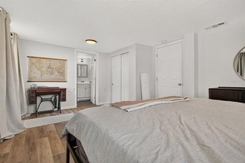 House in Tampa, Florida 3 bedrooms, 104.98 sq.m. № 2396313 - photo 24
