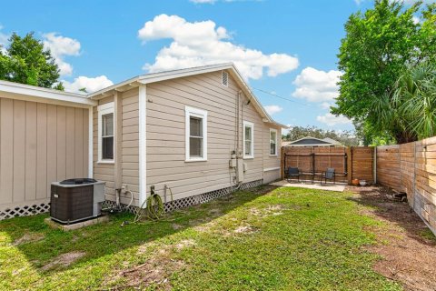 House in Tampa, Florida 3 bedrooms, 104.98 sq.m. № 2396313 - photo 27