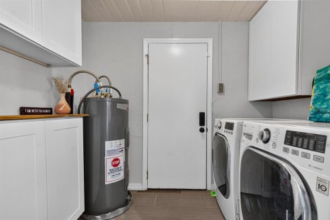 House in Tampa, Florida 3 bedrooms, 104.98 sq.m. № 2396313 - photo 17