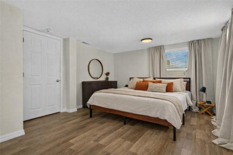 House in Tampa, Florida 3 bedrooms, 104.98 sq.m. № 2396313 - photo 22