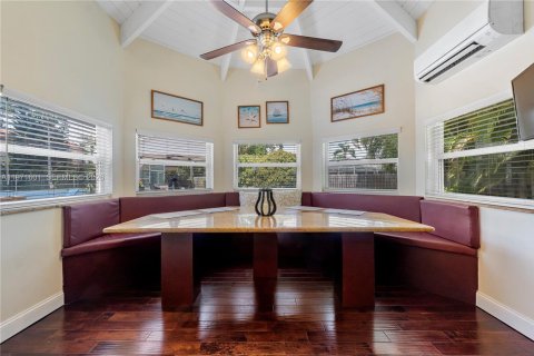 Купить виллу или дом в Пальметто-Бей, Флорида 5 спален, 332.78м2, № 2040843 - фото 15