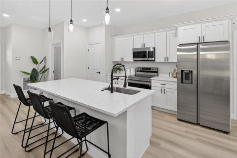 Villa ou maison à louer à Dunnellon, Floride: 4 chambres, 170.29 m2 № 2413418 - photo 3