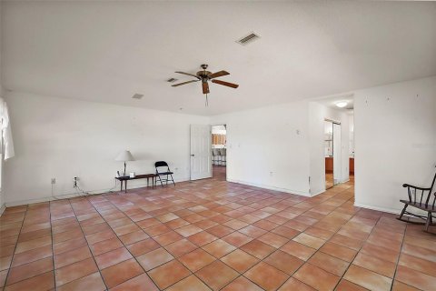 Casa en venta en Umatilla, Florida, 3 dormitorios, 230.86 m2 № 1722347 - foto 14