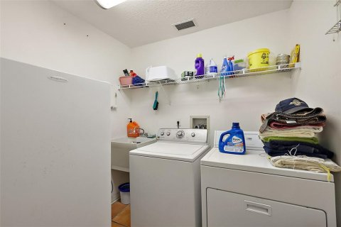 Casa en venta en Umatilla, Florida, 3 dormitorios, 230.86 m2 № 1722347 - foto 12