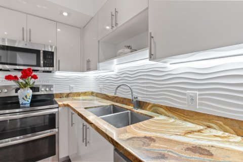 Condominio en venta en Sunny Isles Beach, Florida, 1 dormitorio, 65.5 m2 № 2021564 - foto 20