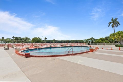 Condominio en venta en Sunny Isles Beach, Florida, 1 dormitorio, 65.5 m2 № 2021564 - foto 28