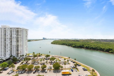 Condominio en venta en Sunny Isles Beach, Florida, 1 dormitorio, 65.5 m2 № 2021564 - foto 7