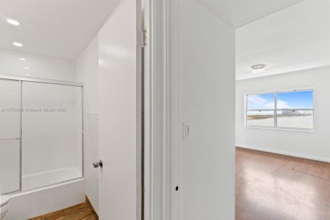 Condominio en venta en Sunny Isles Beach, Florida, 1 dormitorio, 65.5 m2 № 2021564 - foto 24