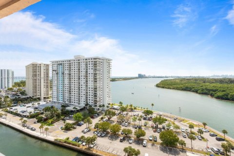 Condominio en Sunny Isles Beach, Florida, 1 dormitorio  № 2021564