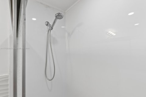 Condominio en venta en Sunny Isles Beach, Florida, 1 dormitorio, 65.5 m2 № 2021564 - foto 23