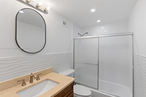 Condominio en venta en Sunny Isles Beach, Florida, 1 dormitorio, 65.5 m2 № 2021564 - foto 22