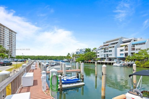 Condominio en venta en Sunny Isles Beach, Florida, 1 dormitorio, 65.5 m2 № 2021564 - foto 29