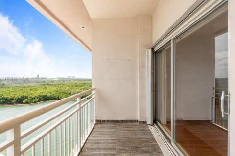 Condominio en venta en Sunny Isles Beach, Florida, 1 dormitorio, 65.5 m2 № 2021564 - foto 5