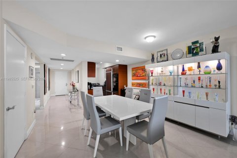 Condominio en venta en Hallandale Beach, Florida, 3 dormitorios, 145.95 m2 № 2044814 - foto 10