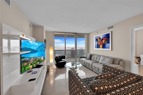 Condominio en venta en Hallandale Beach, Florida, 3 dormitorios, 145.95 m2 № 2044814 - foto 14