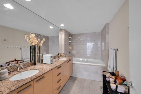 Condominio en venta en Hallandale Beach, Florida, 3 dormitorios, 145.95 m2 № 2044814 - foto 23