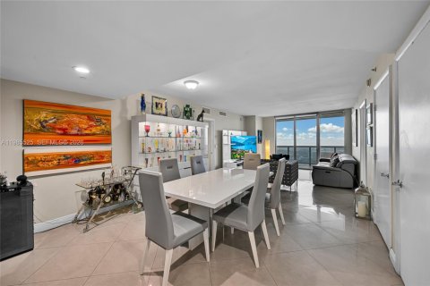 Condominio en venta en Hallandale Beach, Florida, 3 dormitorios, 145.95 m2 № 2044814 - foto 8