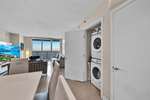 Condominio en venta en Hallandale Beach, Florida, 3 dormitorios, 145.95 m2 № 2044814 - foto 27