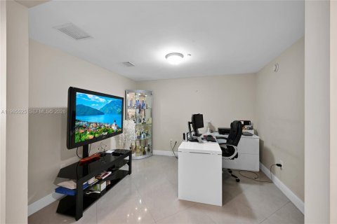 Condominio en venta en Hallandale Beach, Florida, 3 dormitorios, 145.95 m2 № 2044814 - foto 15