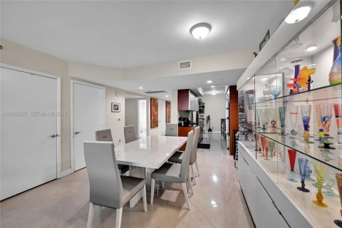 Condominio en venta en Hallandale Beach, Florida, 3 dormitorios, 145.95 m2 № 2044814 - foto 11