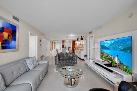 Condominio en venta en Hallandale Beach, Florida, 3 dormitorios, 145.95 m2 № 2044814 - foto 12