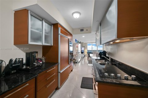 Condominio en venta en Hallandale Beach, Florida, 3 dormitorios, 145.95 m2 № 2044814 - foto 19