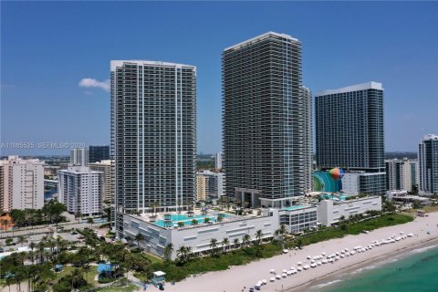 Condominio en venta en Hallandale Beach, Florida, 3 dormitorios, 145.95 m2 № 2044814 - foto 2