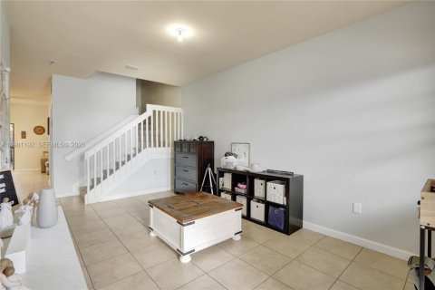 Touwnhouse à vendre à Homestead, Floride: 3 chambres, 151.24 m2 № 2044351 - photo 2