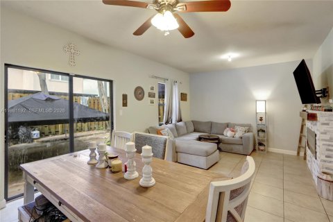 Touwnhouse à vendre à Homestead, Floride: 3 chambres, 151.24 m2 № 2044351 - photo 6