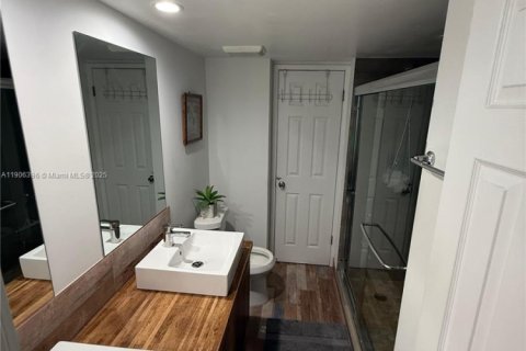 Townhouse in Miami, Florida 2 bedrooms, 93.09 sq.m. № 1956935 - photo 1