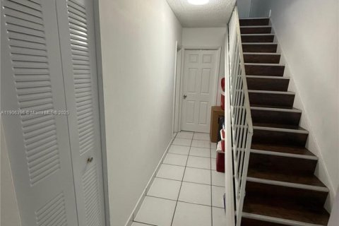 Townhouse in Miami, Florida 2 bedrooms, 93.09 sq.m. № 1956935 - photo 5
