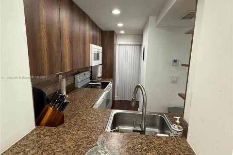 Townhouse in Miami, Florida 2 bedrooms, 93.09 sq.m. № 1956935 - photo 6